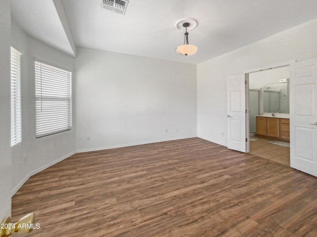 11168 E Lost Canyon Ct, Gold Canyon, AZ 85118 - unfurnished room featuring dark hardwood / wood-style flooring and sink