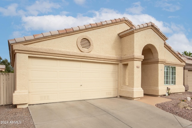 view of front facade featuring a garage