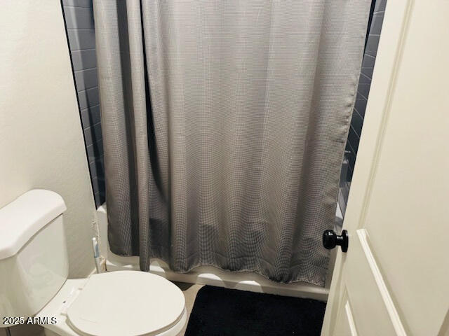 22218 S 208th St, Queen Creek, AZ 85142 - full bathroom featuring toilet and shower / tub combo with curtain