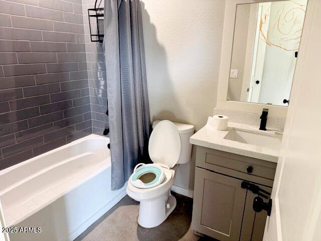 22218 S 208th St, Queen Creek, AZ 85142 - full bath featuring toilet, shower / bathtub combination with curtain, vanity, and baseboards