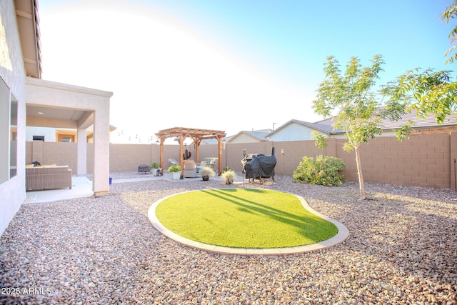 view of yard featuring a fenced backyard, a pergola, and a patio area