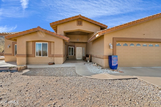 view of front facade with a garage