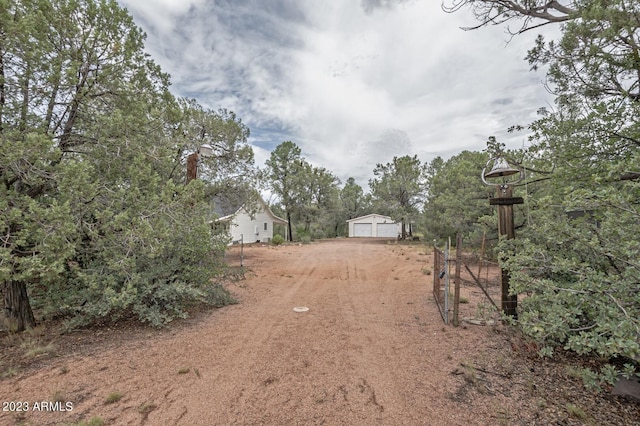 view of yard featuring an outbuilding and a garage