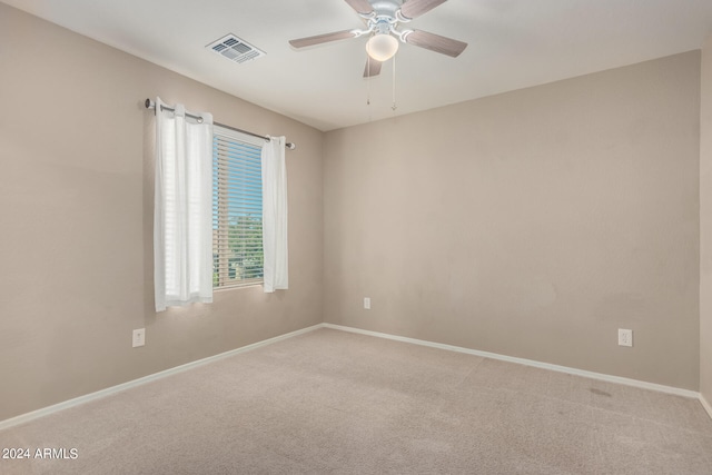 carpeted empty room featuring ceiling fan