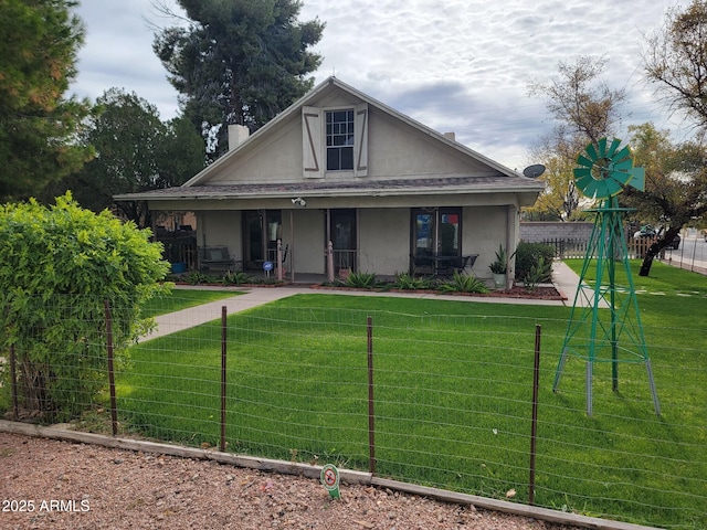 view of front facade featuring covered porch and a front lawn