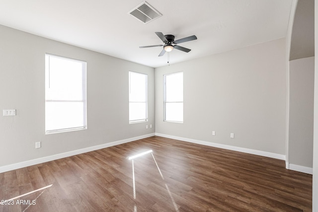 empty room featuring dark hardwood / wood-style floors and ceiling fan