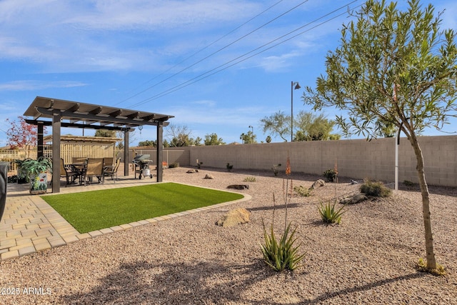 view of yard featuring a pergola and a patio area