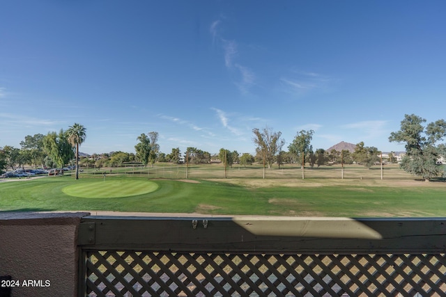 view of yard featuring golf course view