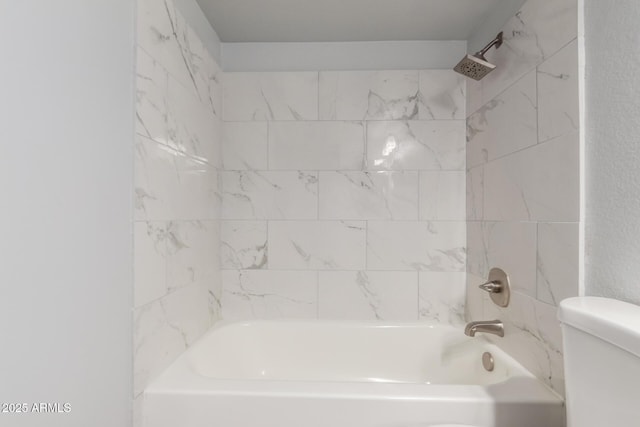 6902 W Devonshire Ave Unit 1280, Phoenix, AZ 85033 - full bathroom featuring shower / bathing tub combination and toilet