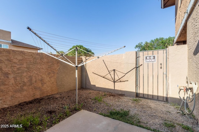6902 W Devonshire Ave Unit 1280, Phoenix, AZ 85033 - view of yard with a patio, a gate, and a fenced backyard