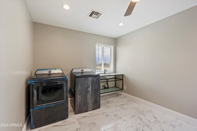 laundry area with independent washer and dryer and ceiling fan