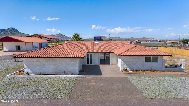 single story home with a mountain view