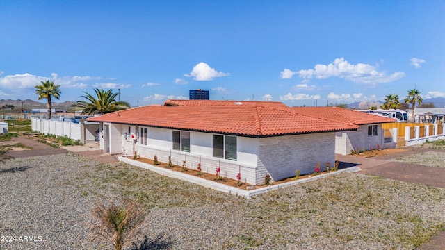 view of front of property