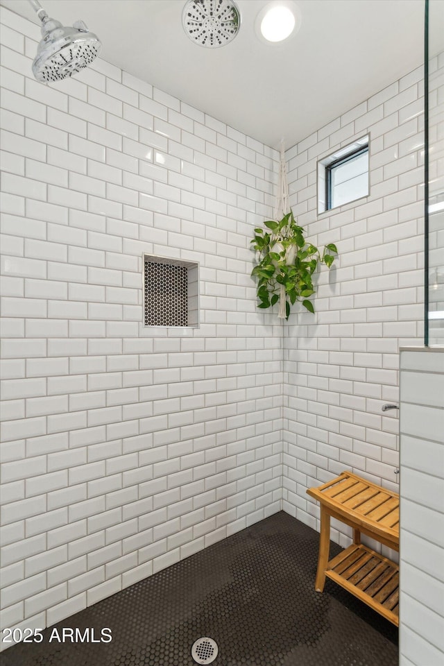 bathroom featuring tiled shower