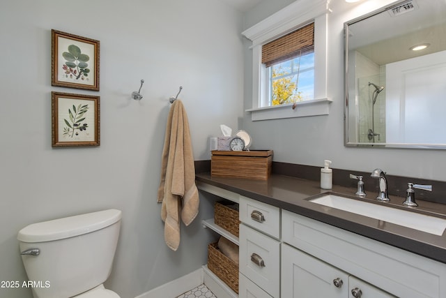 full bathroom featuring a shower, visible vents, toilet, vanity, and baseboards