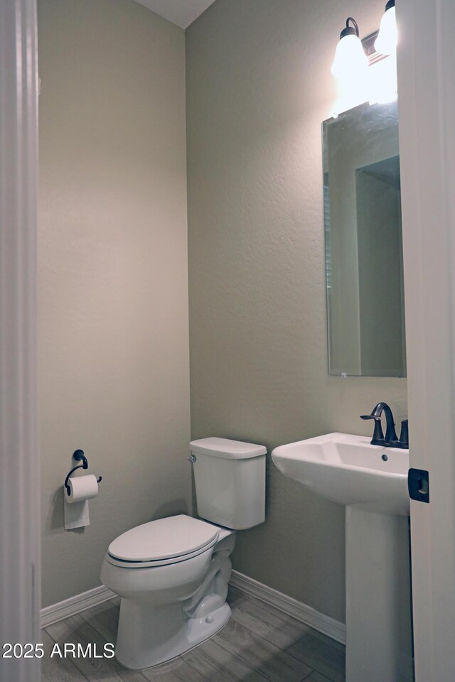 2811 S Jeffry St, Gilbert, AZ 85295 - bathroom featuring toilet and baseboards