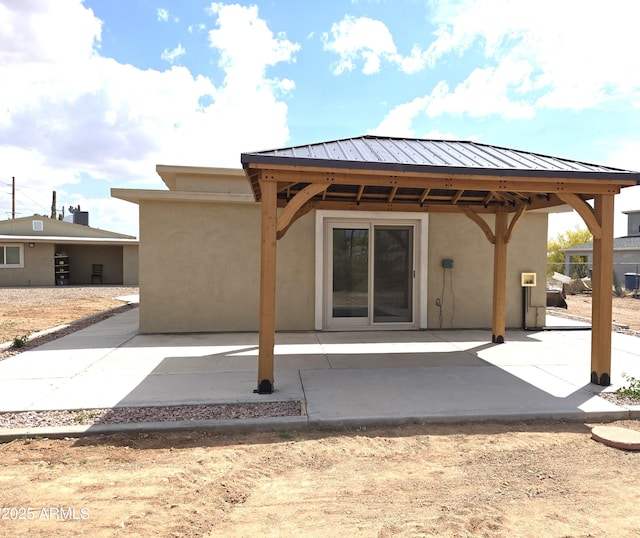 144 N Cactus Rd, Apache Junction, AZ 85119 - back of property with stucco siding and a patio area