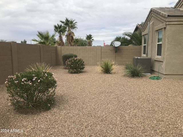 view of yard featuring central AC unit