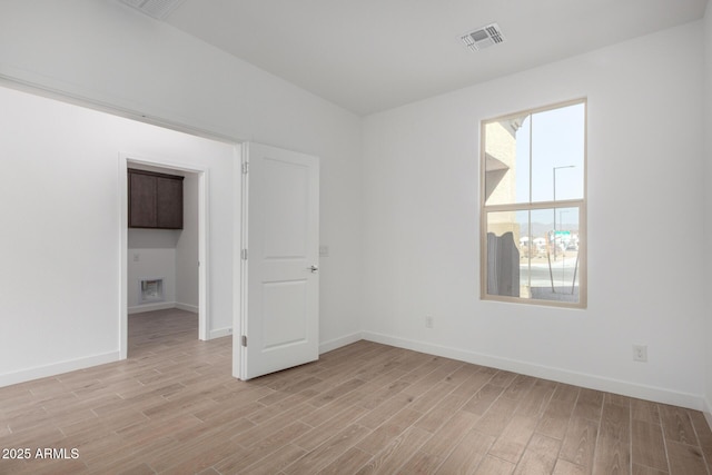 unfurnished room featuring light hardwood / wood-style flooring