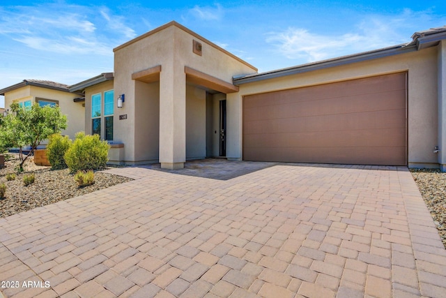 view of front facade featuring a garage