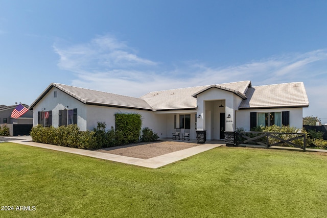 view of front of property with a front yard