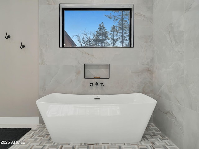 1137 Timbernook Xing, Williams, AZ 86046 - bathroom featuring tile walls, plenty of natural light, and a soaking tub