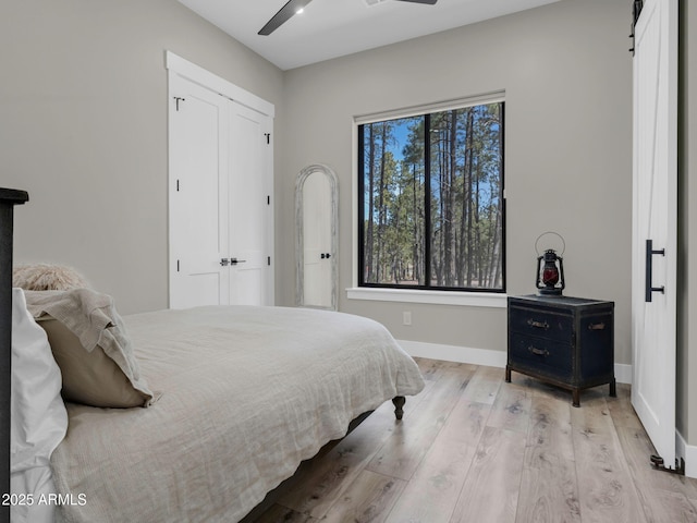 1137 Timbernook Xing, Williams, AZ 86046 - bedroom featuring wood finished floors, baseboards, a ceiling fan, and a closet