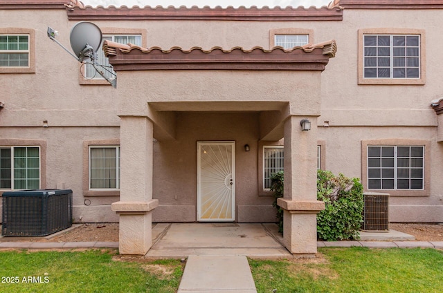 125 S 56th St Unit 124, Mesa, AZ 85206 - entrance to property with central AC unit and stucco siding