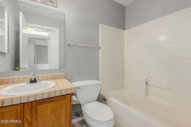 125 S 56th St Unit 124, Mesa, AZ 85206 - full bathroom with toilet, vanity, and bathtub / shower combination