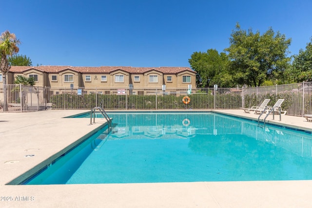 125 S 56th St Unit 124, Mesa, AZ 85206 - community pool with a patio area