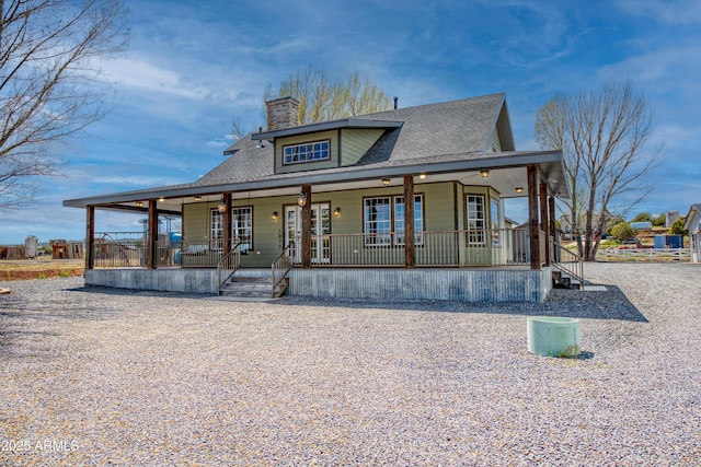 farmhouse-style home featuring covered porch