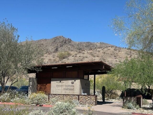 surrounding community featuring a mountain view