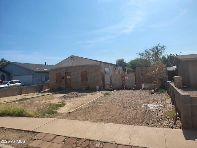 6613 N 54 Th Ave, Glendale, AZ 85301 - view of front of property with brick siding