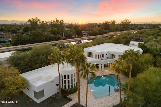 view of aerial view at dusk