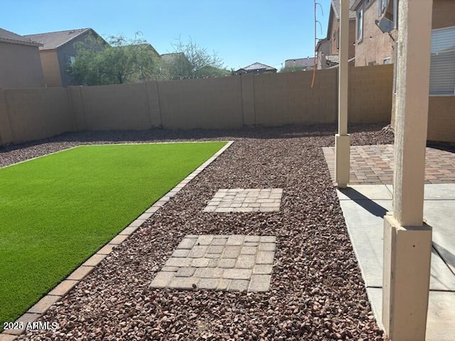 view of yard featuring a patio