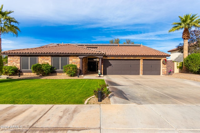 view of front of house featuring a front lawn and a garage