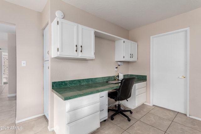 15424 N 52nd Pl, Scottsdale, AZ 85254 - office space featuring built in study area, light tile patterned flooring, and baseboards