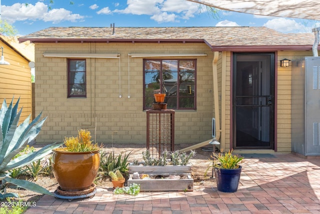 property entrance featuring a patio