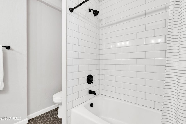 bathroom with toilet and tiled shower / bath combo