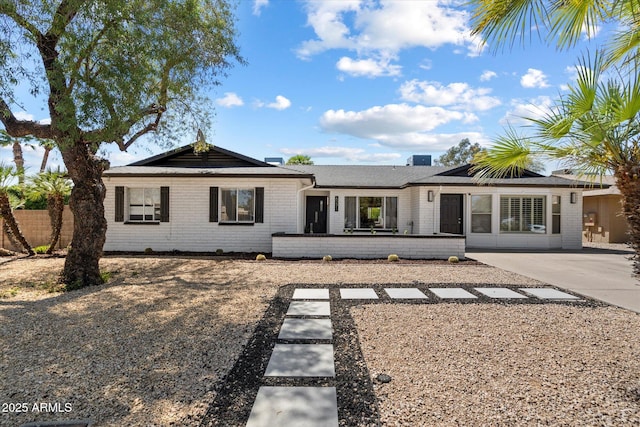 6271 E Evans Dr, Scottsdale, AZ 85254 - single story home featuring a patio area, brick siding, and fence
