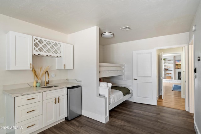 6271 E Evans Dr, Scottsdale, AZ 85254 - bedroom featuring visible vents, a sink, dark wood finished floors, and baseboards