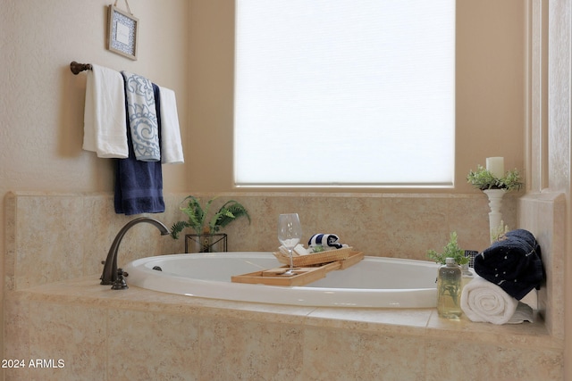 bathroom featuring tiled tub