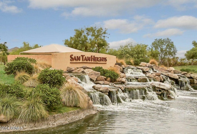 community sign featuring a water view