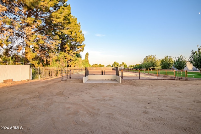 view of yard featuring a rural view