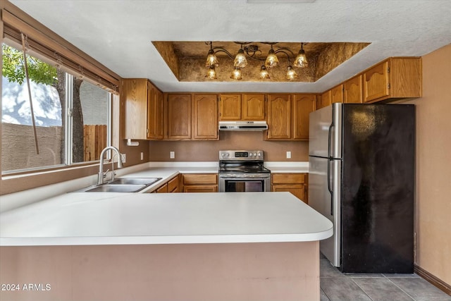 kitchen with sink, stainless steel appliances, kitchen peninsula, and light tile patterned floors