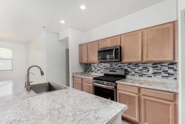 kitchen with stainless steel appliances, recessed lighting, a sink, and decorative backsplash