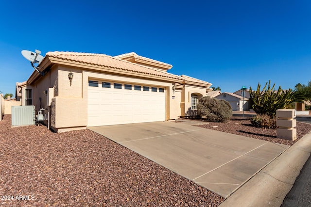 view of front facade featuring a garage