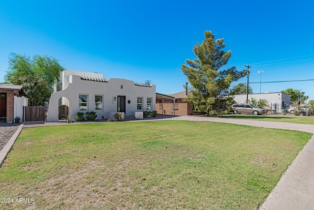 view of front of house featuring a front yard