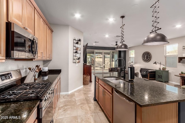 11658 E Chevelon Trl, Gold Canyon, AZ 85118 - kitchen featuring appliances with stainless steel finishes, a sink, an island with sink, dark stone countertops, and baseboards