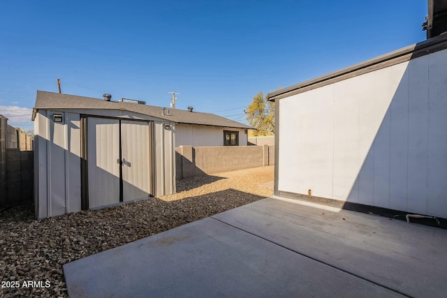 view of yard featuring a patio area and a storage shed